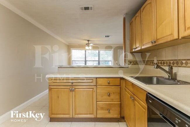 Photo - 2411 NE 10th Ave