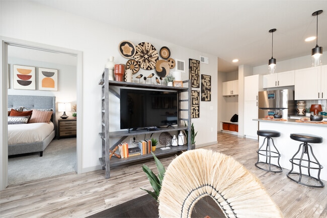 2BR, 2BA - 1086SF