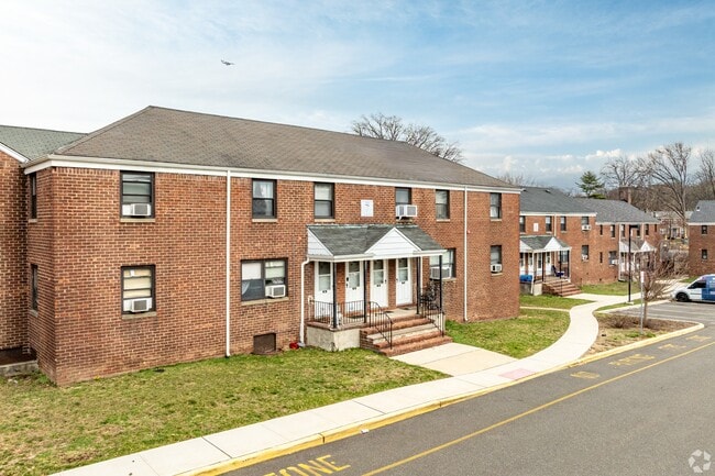 Maybrook Garden Apartments