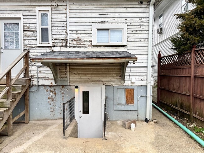 Photo - Studio Apartment, Fresh Renovation Unit 4725 Southern Pkwy -  3