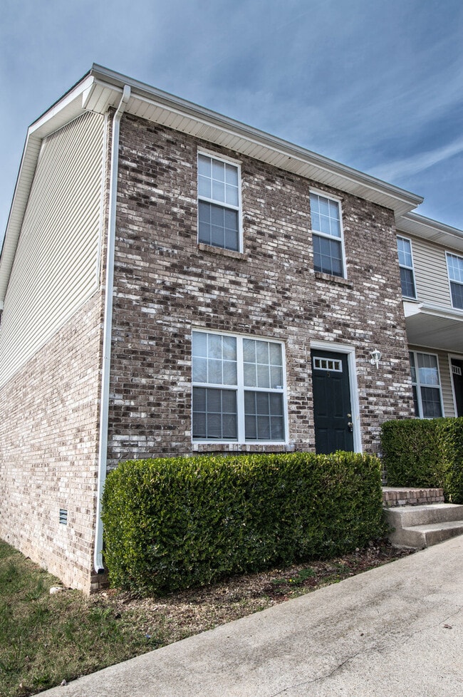 Building Photo - Pet Friendly Two Bedroom!