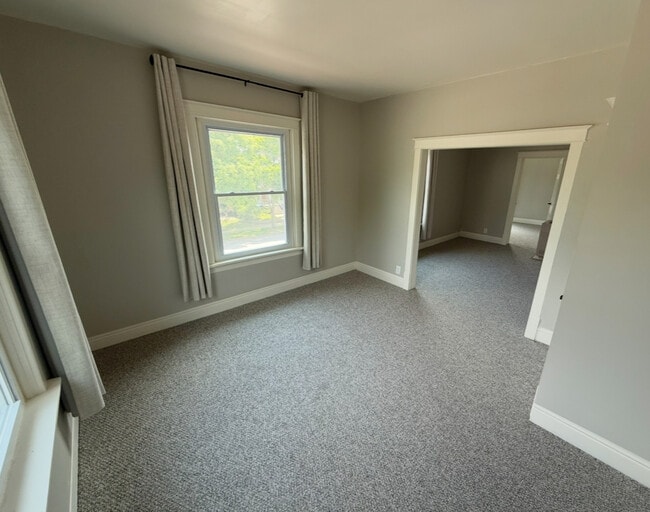 Unidad 2 sala de estar - 209 N William St Unidad #2