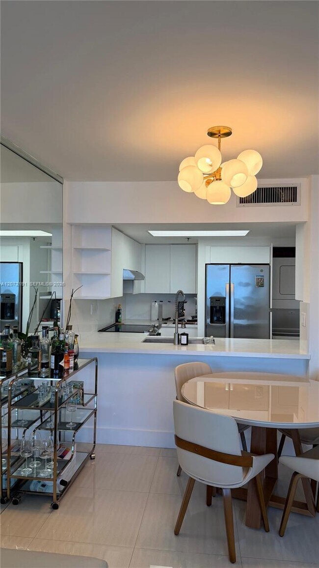Photo - 540 Brickell Key Dr Unidad 1101
