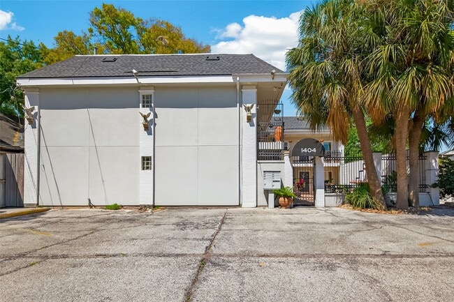 Building Photo - 1404 Welch St Unit 8