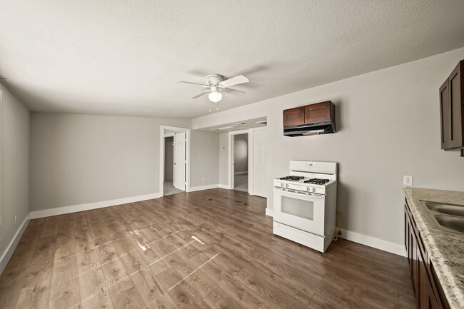 Photo - 3419 Illinois St