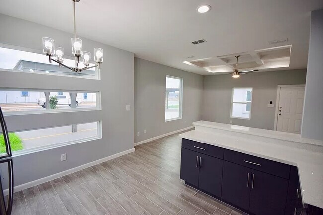 Photo - 1412 N Iris St Unit 2