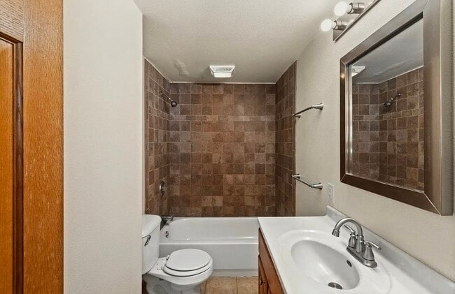 Photo - 928 E Land Pl Unit A