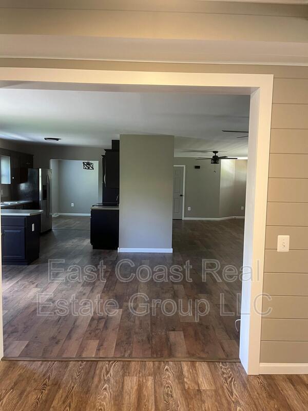 Photo - 18061 Crampton Ln
