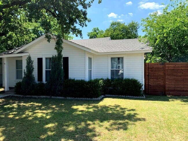 Photo - Amazing 3 Bed, 2 Bath Rental in Desirable Oakhurst Subdivision of Fort Worth- 76111