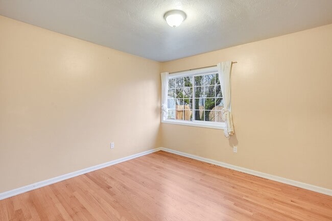 Photo - 4811 N Maryland Ave