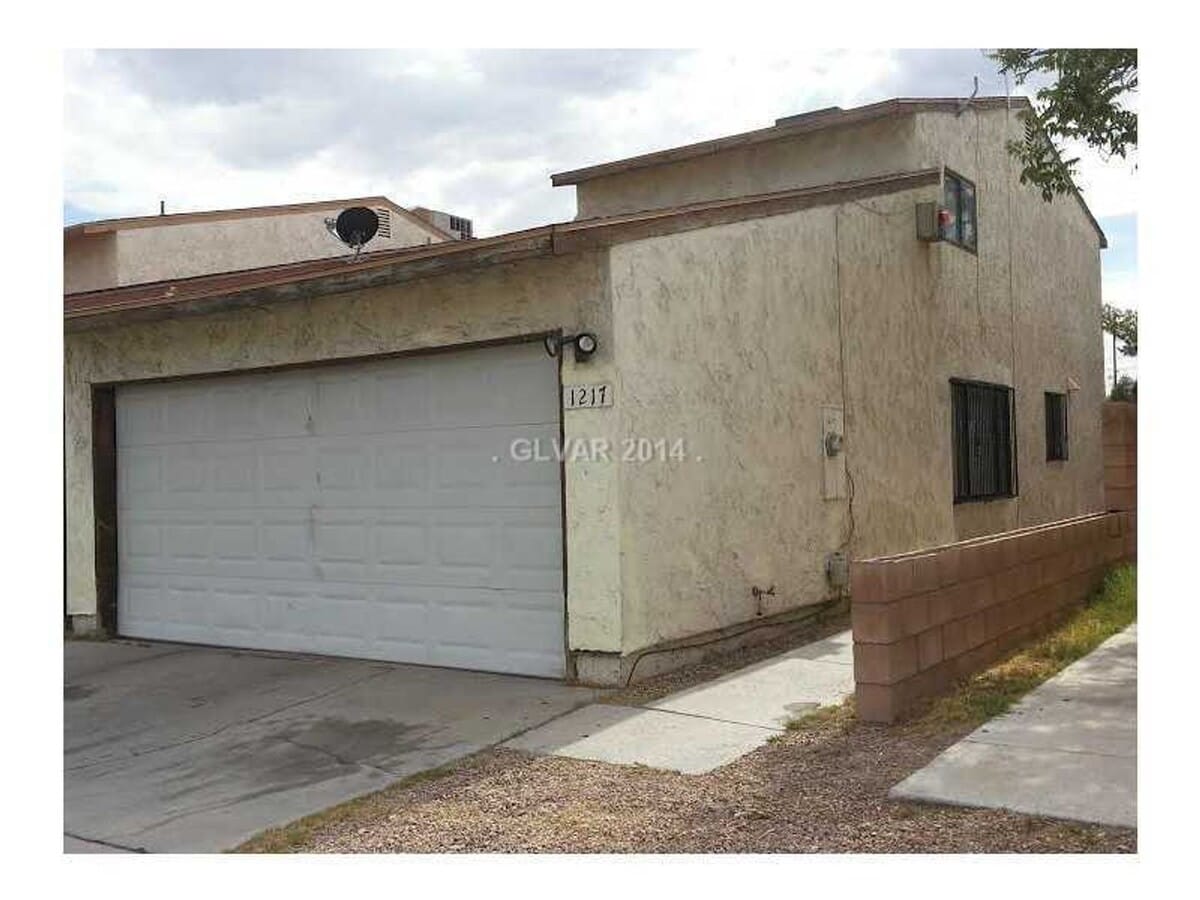 NICE 2 STORY TOWNHOUSE WITH Attached 2-Car... - NICE 2 STORY TOWNHOUSE WITH Attached 2-Car...