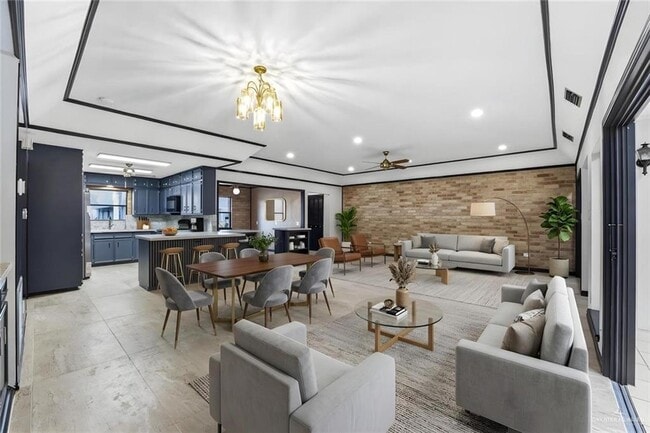 Photo - 21 Toronto Ave