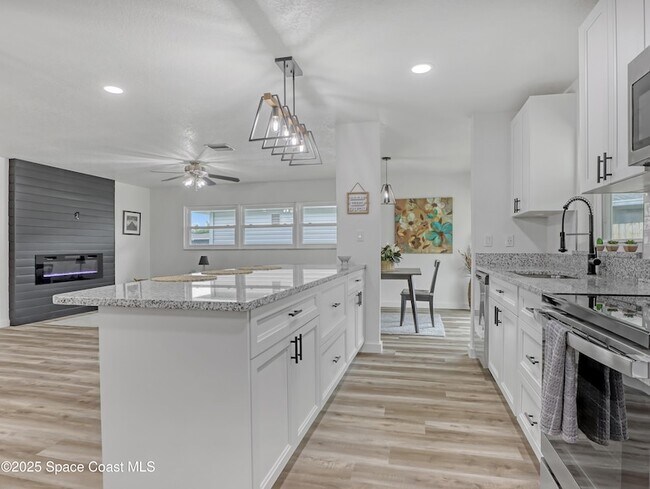 Photo - 872 Sadnet Cir NE