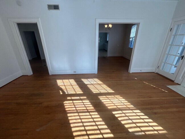 Photo - 3205 Michigan St