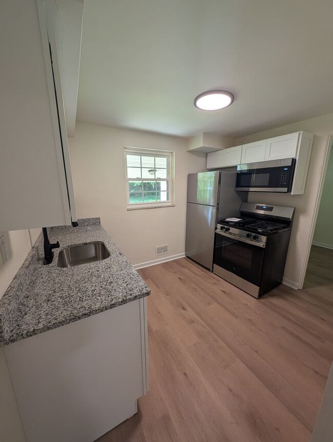 Photo - Newly Renovated 3Bd/2Bath Home with Bonus Room -- Available NOW!