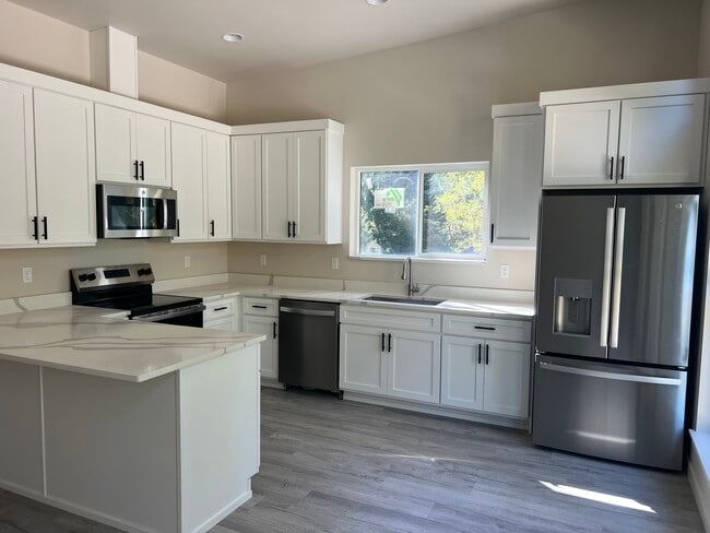 Photo - 21112 Locust Way