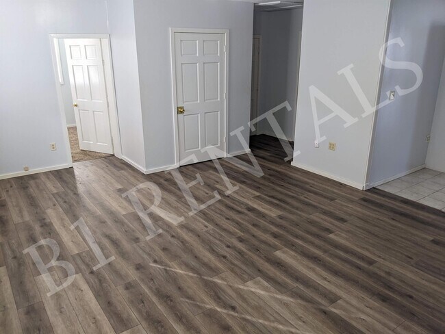 Photo - 712 Summit St