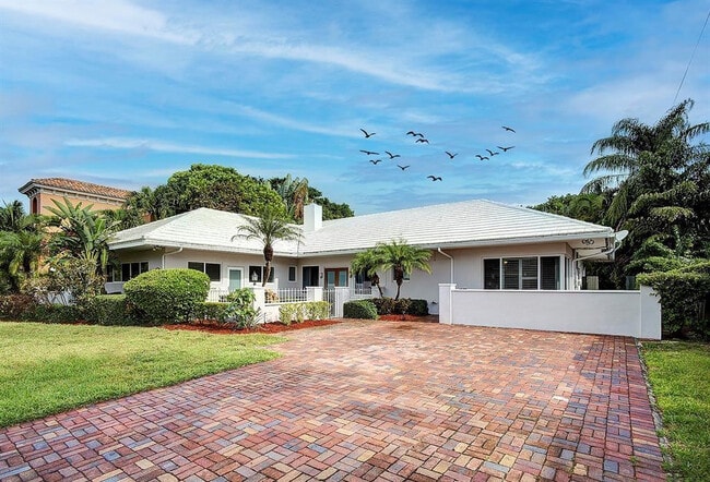 Photo - 2325 Barcelona Dr