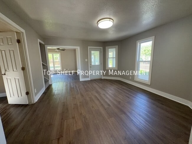 Photo - 915 E Washington Ave