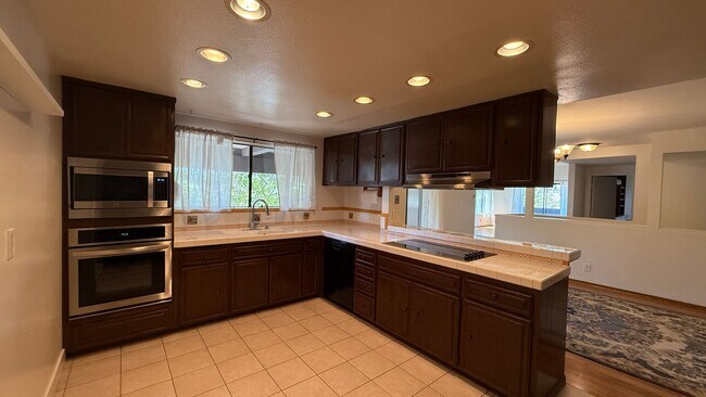 Photo - Spacious Twin Home For Rent at Montezuma T...