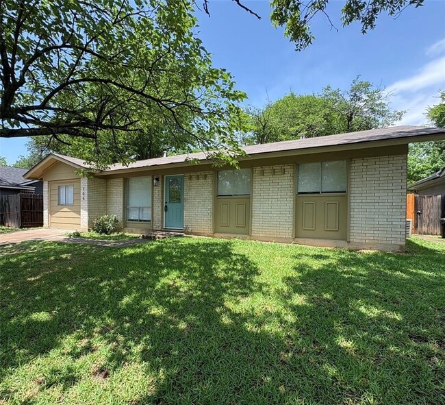 Photo - 106 E Longspur Blvd