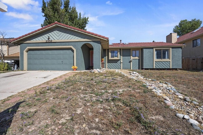 "Spacious 5-Bedroom Haven with 3 Full Bath... - "Spacious 5-Bedroom Haven with 3 Full Bath... Apartment