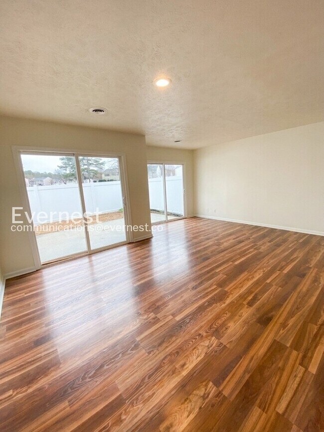 Photo - 3 Bed, 1.5 Bath Townhome with Fenced Yard / Available Soon!