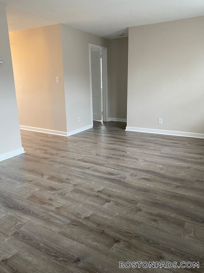 Photo - 107 Shawomet Ave Unit 4