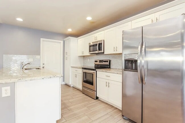 421 E Hermosa Dr