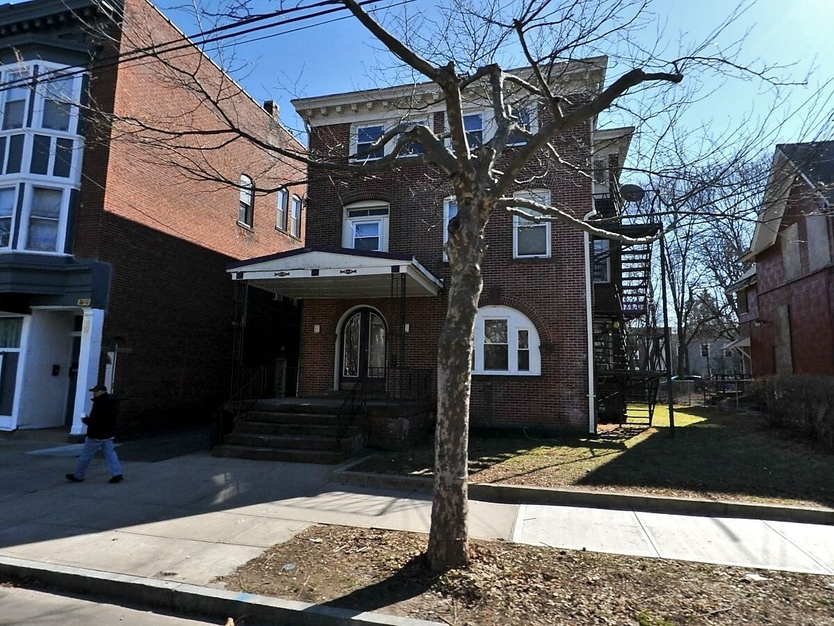 Photo - 322 Edgewood Ave Apartments