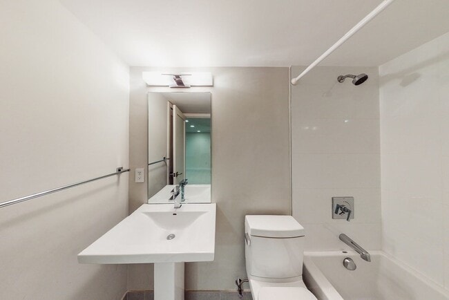 Photo - 140 Banks St Unit 140