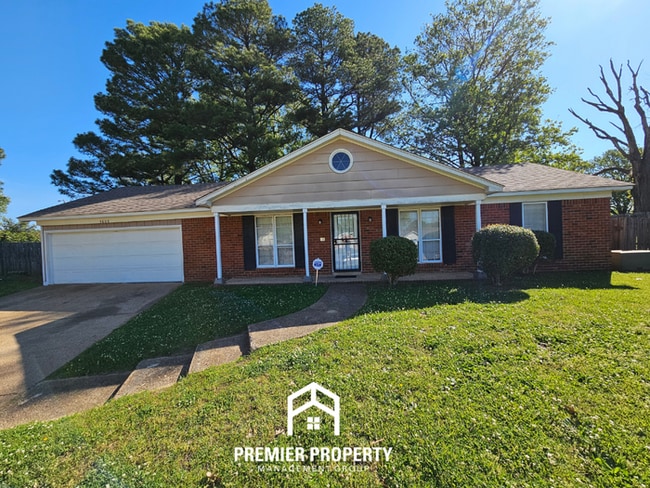 Building Photo - Spacious 4BR/2BA Home in 38115 | 2-Car Garage & Large Fenced Backyard