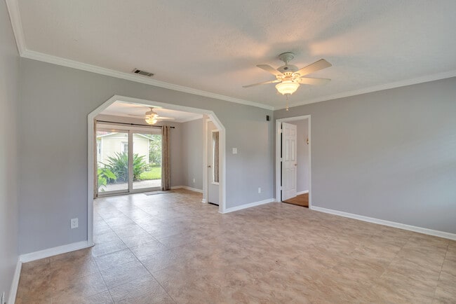 Photo - 319 Tanglewood Rd