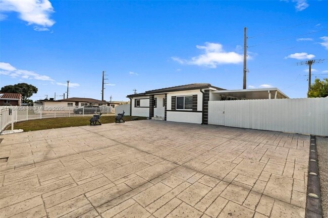 Photo - 8300 NW 35th Pl