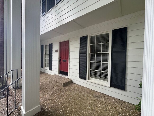 Photo - Elegant Colonial Style 2 Bedroom 2 and a half Bathroom Townhome in Little Rock