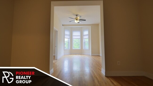 Building Photo - 3356 N Sheffield Ave Unit 3