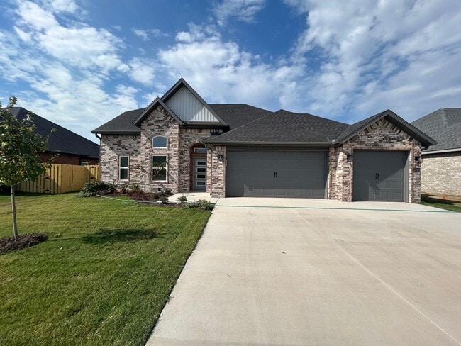 Building Photo - Beautiful Modern Home in Pea Ridge!