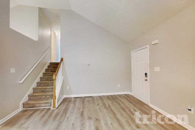 Photo - 431 Bridgeport Pl