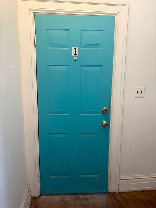 Photo - Studio Apartment Downtown York City. Video walk through in photos! - York City SD