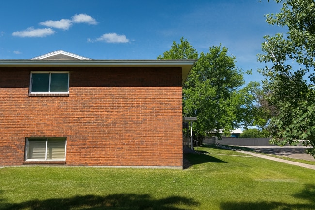 Building Photo - 1215 Walnut St Rental