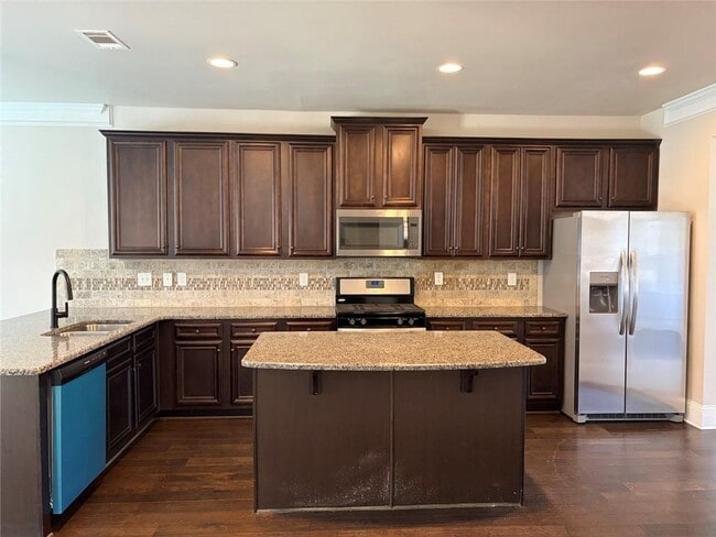 Photo - 410 Live Oak Pass