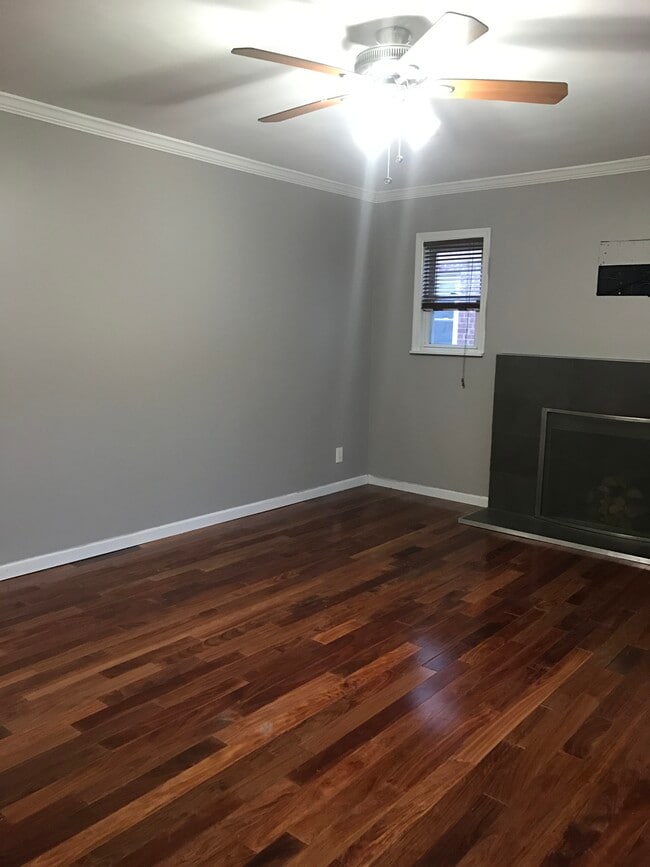 Building Photo - 209 Tibbetts Rd Unit 1st floor