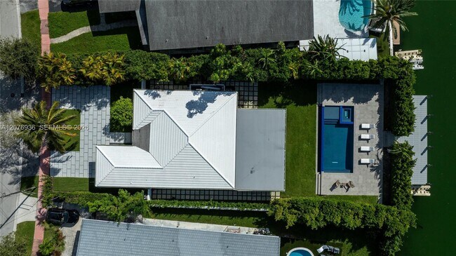 740 S Shore Dr