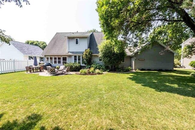 Photo - 3 Bed 2 Bath Singly Family Home
