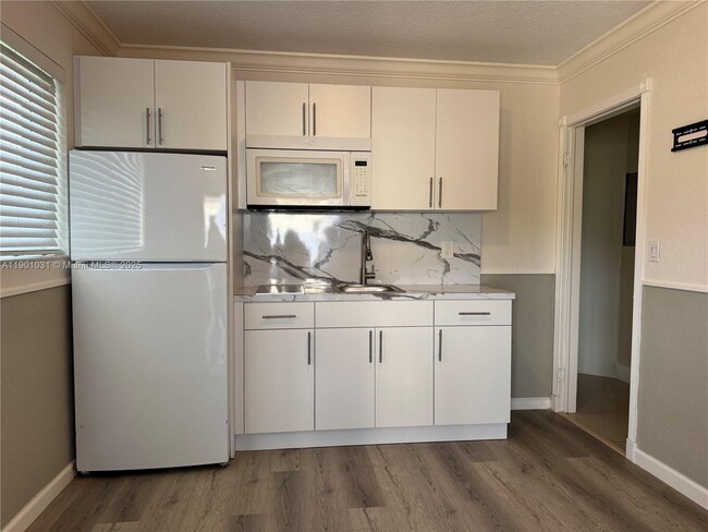Building Photo - 8985 SW 21st Terrace Unit N/a