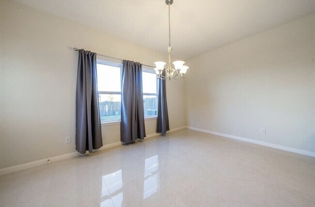 Photo - Modern Rosharon Home