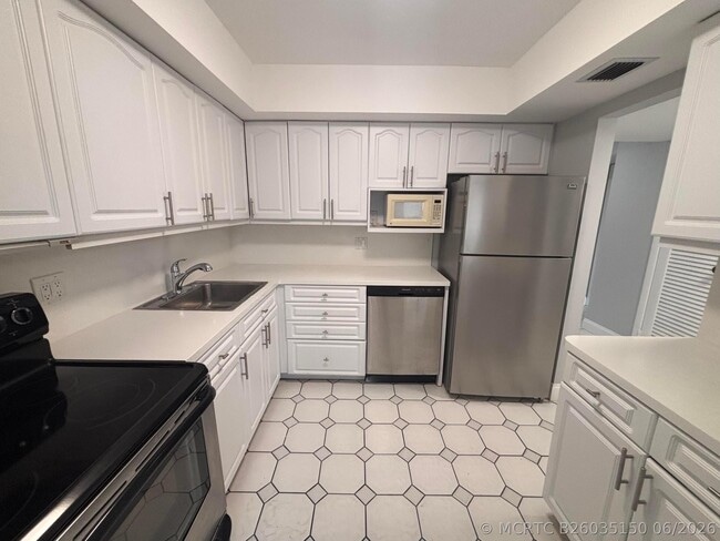 Building Photo - 6100 S Falls Cir Dr Unit 204