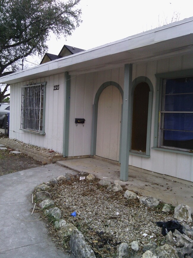 2323 Hicks Ave