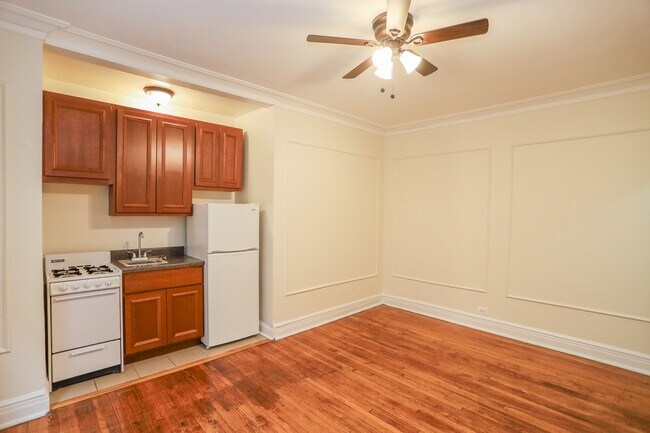 4546 N Malden St Unit 106