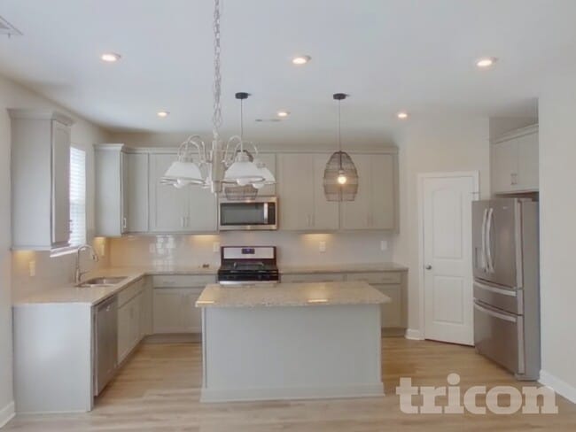 Photo - 323 Disley Way